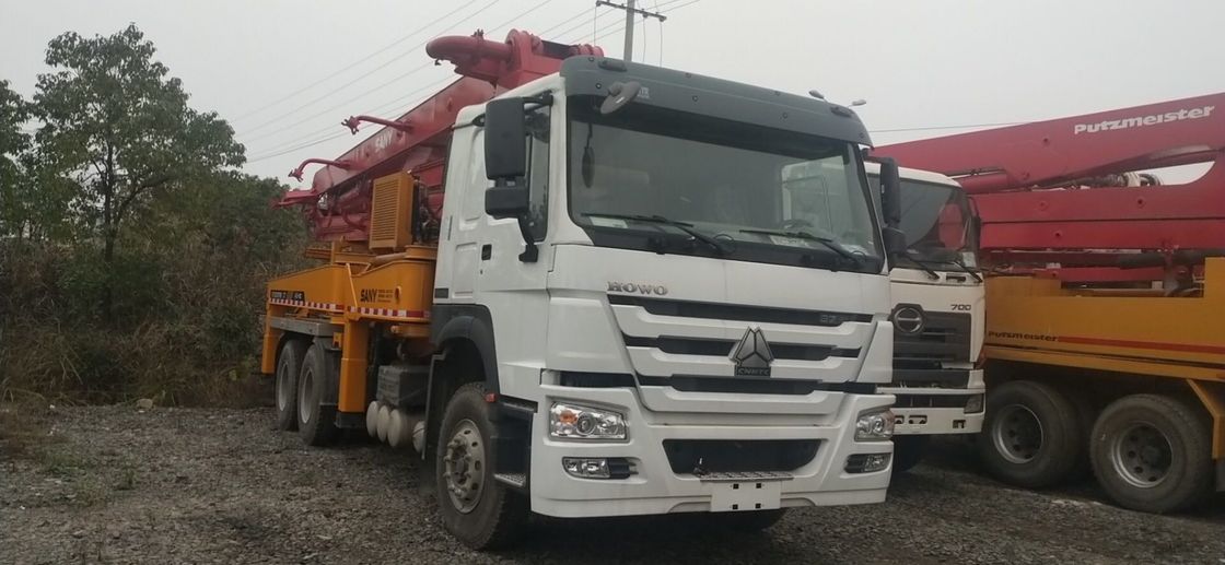 प्रयुक्त Sany 37m Howo ट्रक कंक्रीट पम्प पर चढ़कर बड़े कंक्रीट पम्प ट्रक का उपयोग करता है
