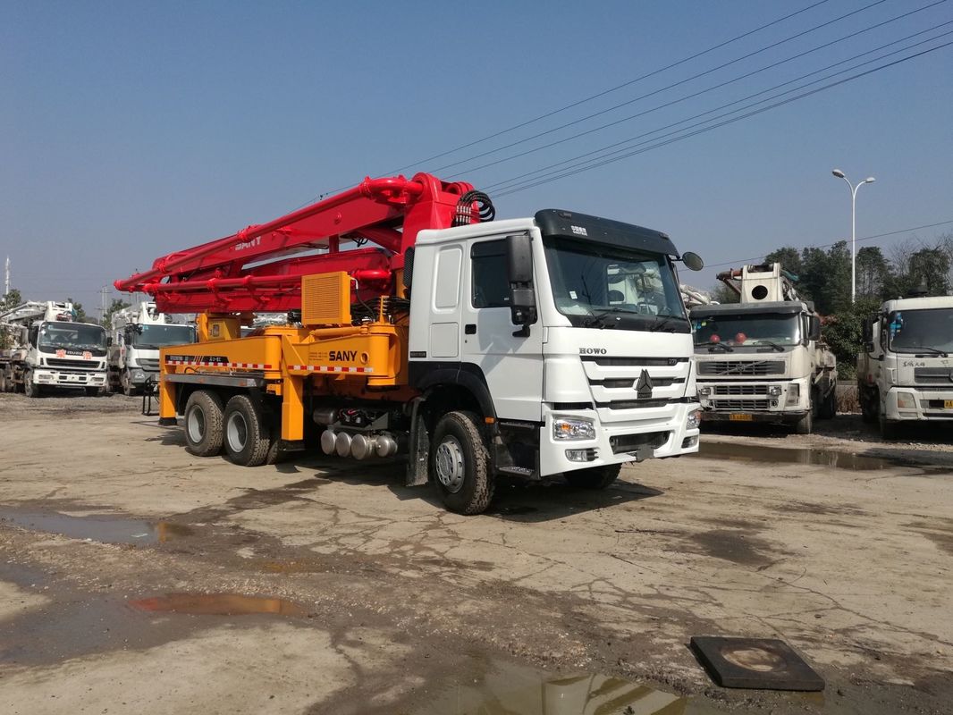 प्रयुक्त Sany 37m Howo ट्रक कंक्रीट पम्प पर चढ़कर बड़े कंक्रीट पम्प ट्रक का उपयोग करता है