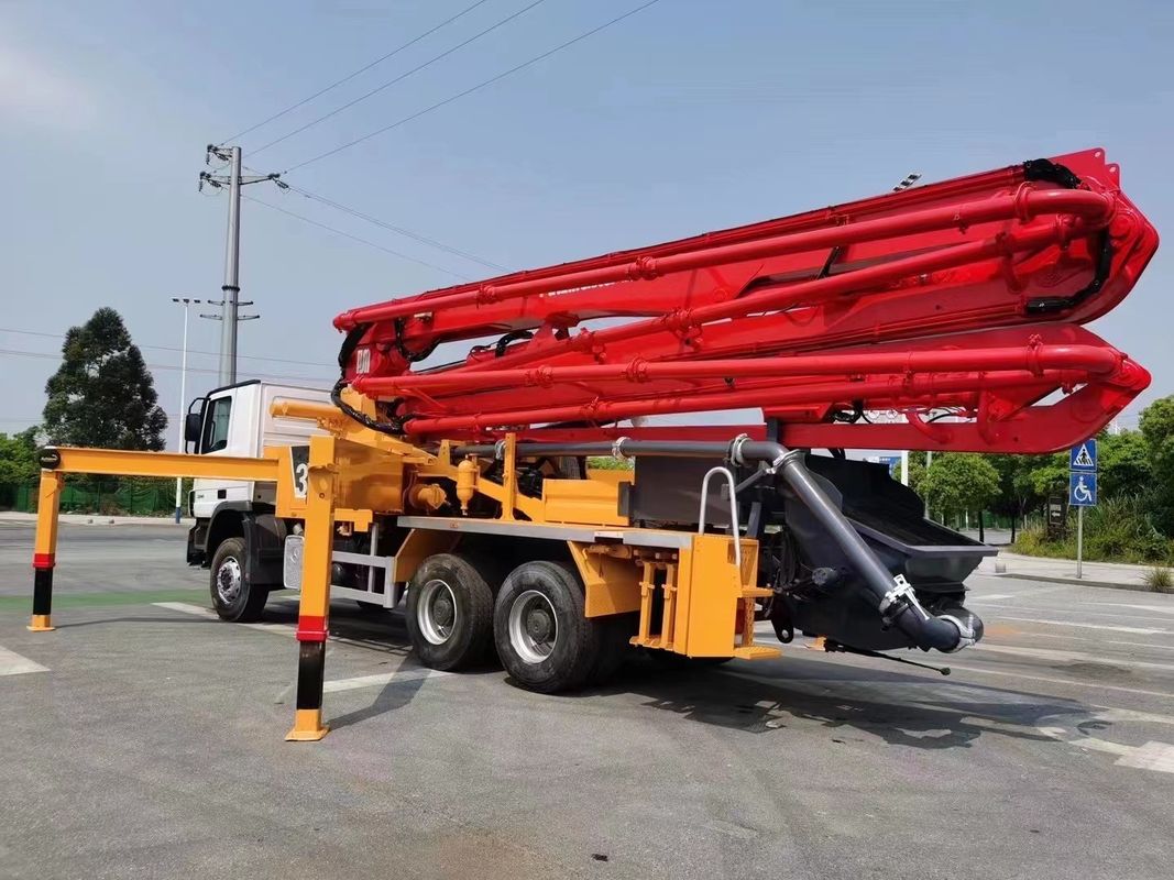 140m3/H 50m बूम कंक्रीट ट्रक हैवी ड्यूटी 4 बूम सेक्शन के साथ