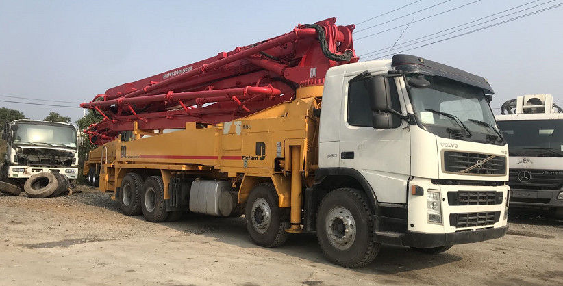 हाई फंक्शनिंग कंक्रीट ट्रेलर पंप Putzmeister 42M वोल्वो प्रयुक्त