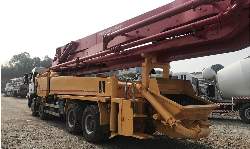 हाई फंक्शनिंग कंक्रीट ट्रेलर पंप Putzmeister 42M वोल्वो प्रयुक्त