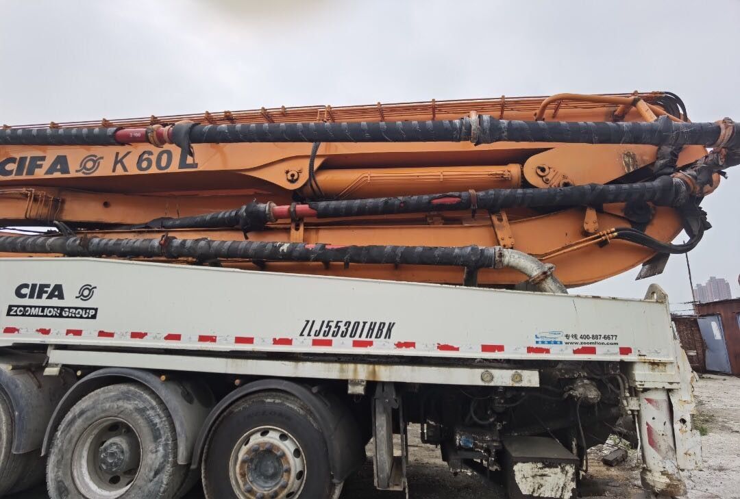 दूसरा हाथ स्कैनिया 60 मीटर ट्रक कंक्रीट पम्प प्रयुक्त कंक्रीट पम्प ट्रक घुड़सवार