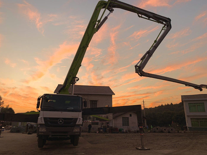 मर्सिडीज बेंज के साथ निर्माण कंक्रीट उपकरण पंप ज़ूमलियन 62 एम