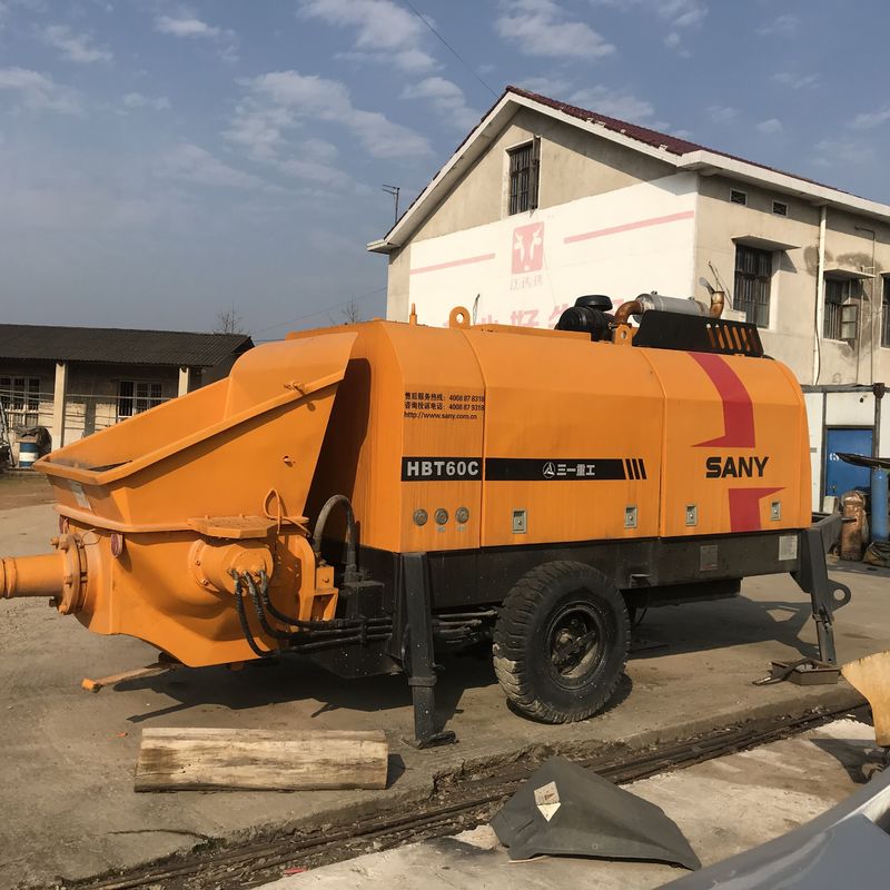 एचबीटी 60 200 एम प्रयुक्त कंक्रीट ट्रेलर पंप, सैनी बूम पंप ऑरेंज रंग नवीनीकृत: