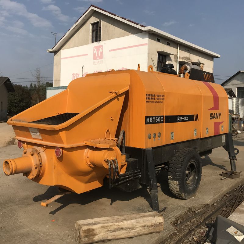 एचबीटी 60 200 एम प्रयुक्त कंक्रीट ट्रेलर पंप, सैनी बूम पंप ऑरेंज रंग नवीनीकृत: