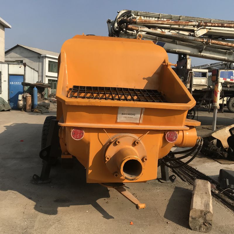 एचबीटी 60 200 एम प्रयुक्त कंक्रीट ट्रेलर पंप, सैनी बूम पंप ऑरेंज रंग नवीनीकृत: