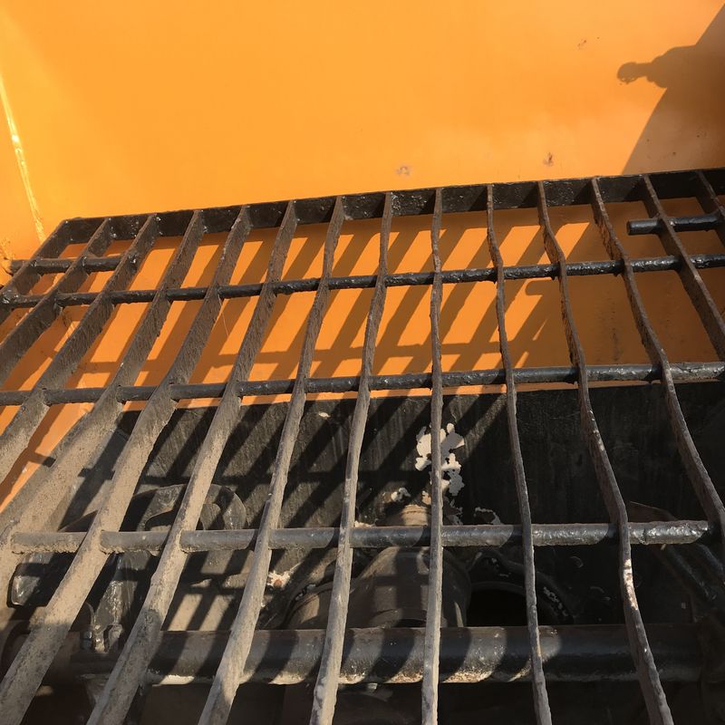 एचबीटी 60 200 एम प्रयुक्त कंक्रीट ट्रेलर पंप, सैनी बूम पंप ऑरेंज रंग नवीनीकृत: