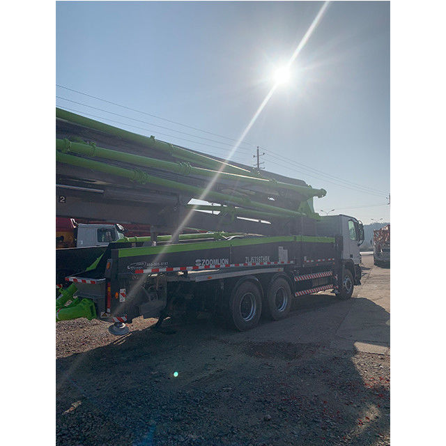 110 M3/H प्रयुक्त कंक्रीट पम्प ट्रक ISO90001 अनुमोदन के साथ तीन धुरा