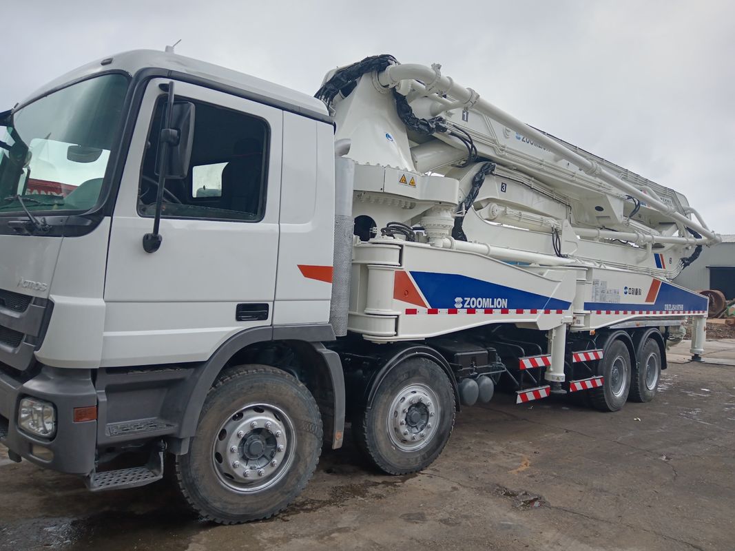 300KW नवीनीकरण बेटन पंप डीजल इंजन के साथ कंक्रीट पम्प ट्रक 50m बड़े आकार का इस्तेमाल किया: