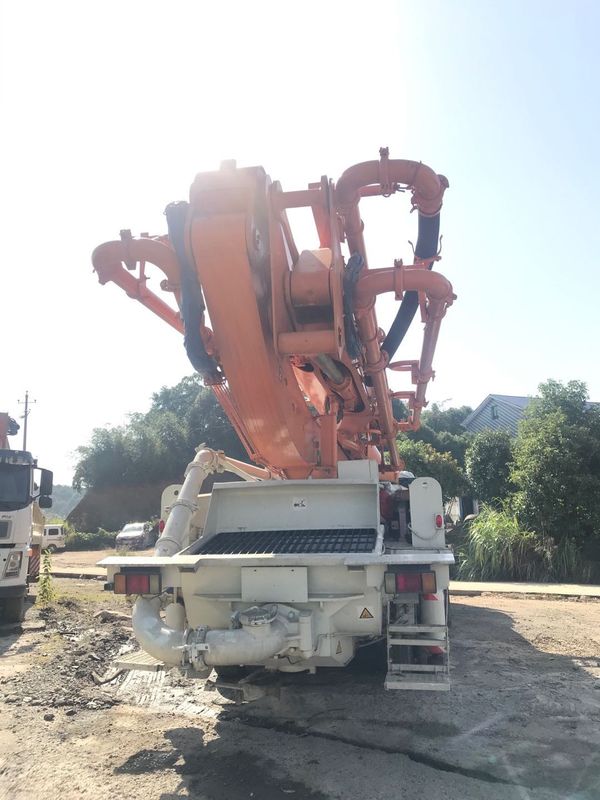 कंक्रीट ट्रांसमिशन के लिए 48 एम 160 एम 3 / एच सीमेंट पंप ट्रक वाइड वर्क रेंज: