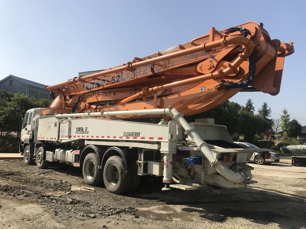 कंक्रीट ट्रांसमिशन के लिए 48 एम 160 एम 3 / एच सीमेंट पंप ट्रक वाइड वर्क रेंज: