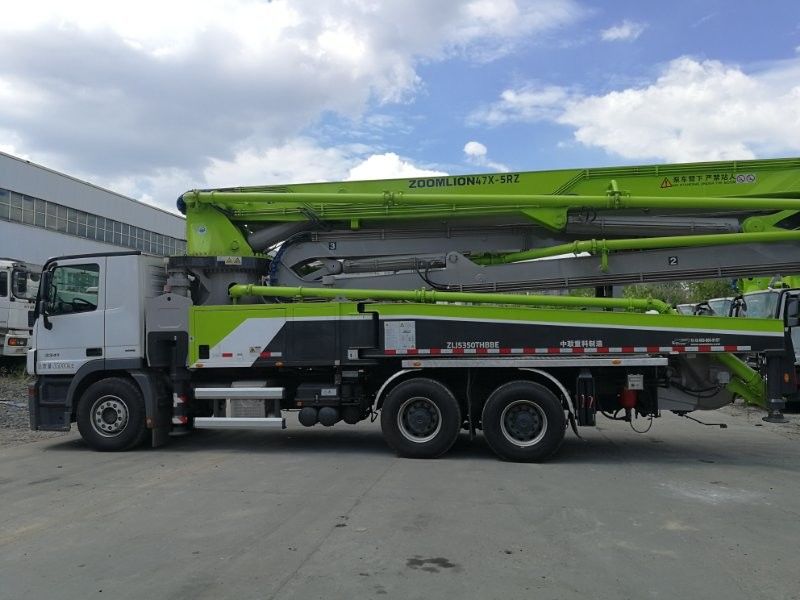 पुन: निर्मित 47 मीटर प्रयुक्त कंक्रीट पम्प ट्रक वाइड वर्क रेंज टिकाऊ