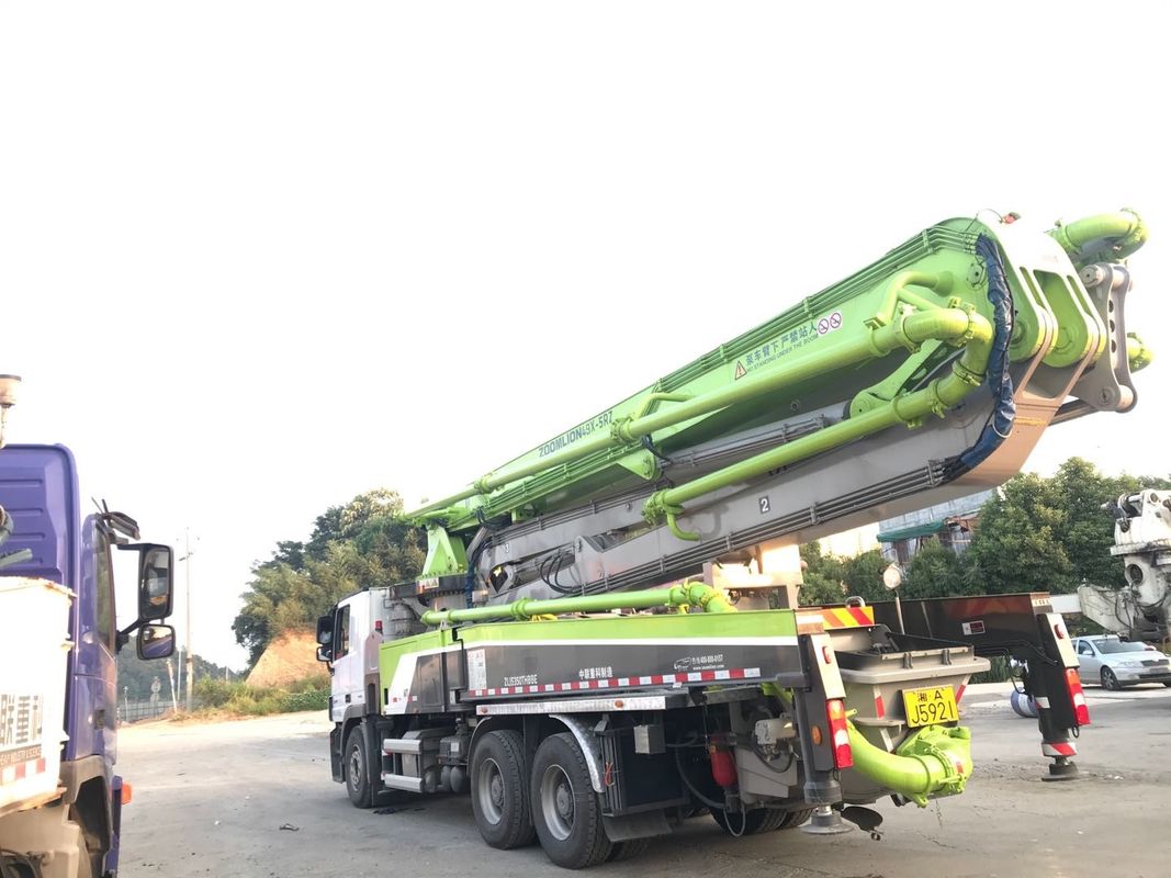 पुन: निर्मित 47 मीटर प्रयुक्त कंक्रीट पम्प ट्रक वाइड वर्क रेंज टिकाऊ