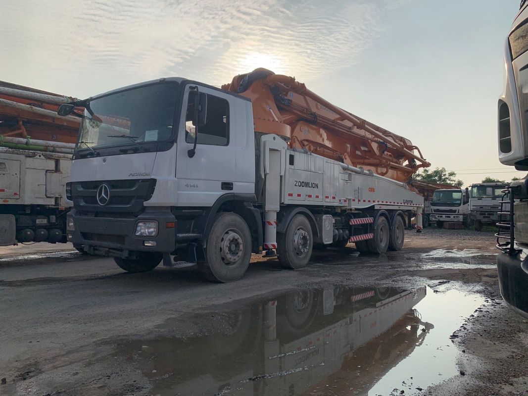 ISO90001 49m नवीनीकृत कंक्रीट बूम ट्रक व्हाइट कलर एक्ट्रोस चेसिस