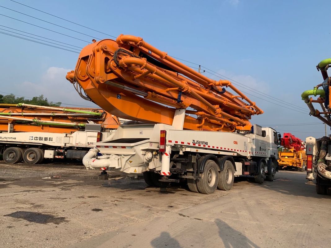 ISO90001 49m नवीनीकृत कंक्रीट बूम ट्रक व्हाइट कलर एक्ट्रोस चेसिस