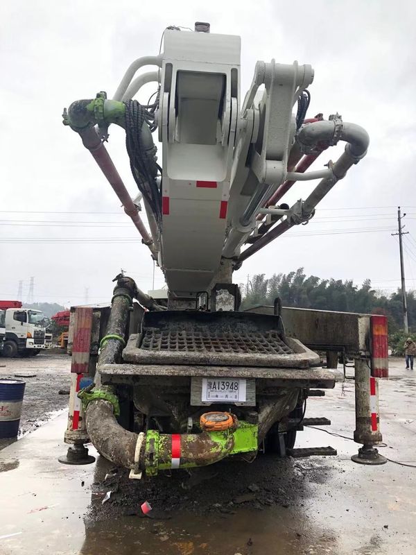 56m 309KW प्रयुक्त कंक्रीट पम्प ट्रक उच्च सुरक्षा फ़्रेम वर्ष 2010 180m3/h