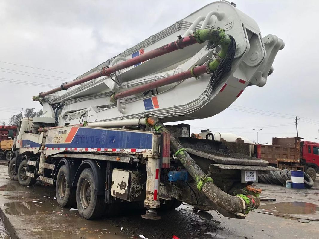 56m 309KW प्रयुक्त कंक्रीट पम्प ट्रक उच्च सुरक्षा फ़्रेम वर्ष 2010 180m3/h