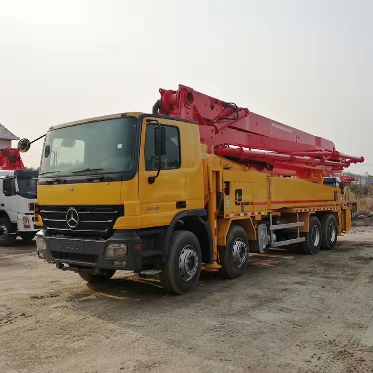 नवीनीकृत 140m3/H 600L बैरल कंक्रीट बूम पंप ट्रक ऑरेंज फोर एक्सल