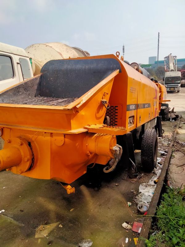 220 मीटर 80m3 / H प्रयुक्त कंक्रीट ट्रेलर पंप SAE प्रमाणपत्र के साथ पोर्टेबल छोटा