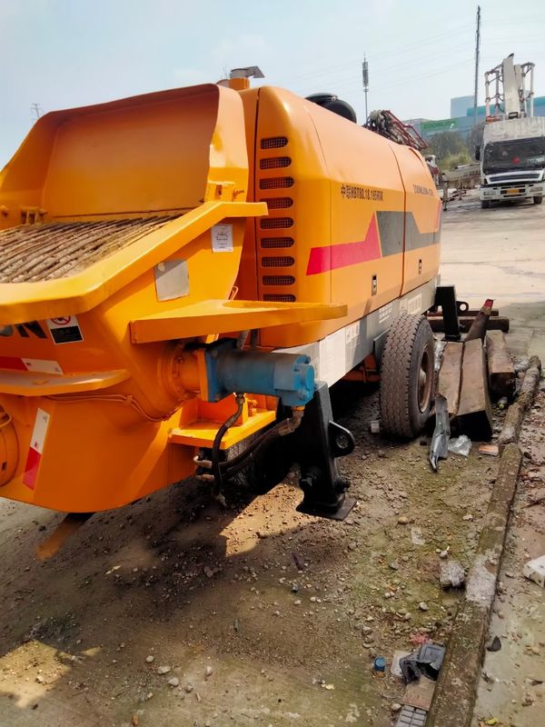 220 मीटर 80m3 / H प्रयुक्त कंक्रीट ट्रेलर पंप SAE प्रमाणपत्र के साथ पोर्टेबल छोटा