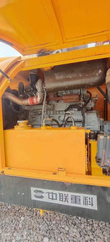 60m3/H 180m 174kw ट्रेलर कंक्रीट पम्प उच्च सुरक्षा आसान पीला साफ करने के लिए