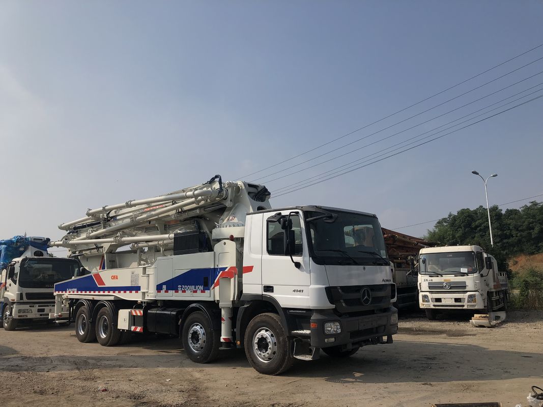 SAE प्रमाणित 180CBM / H कंक्रीट बूम ट्रक डीजल पावर उच्च दक्षता