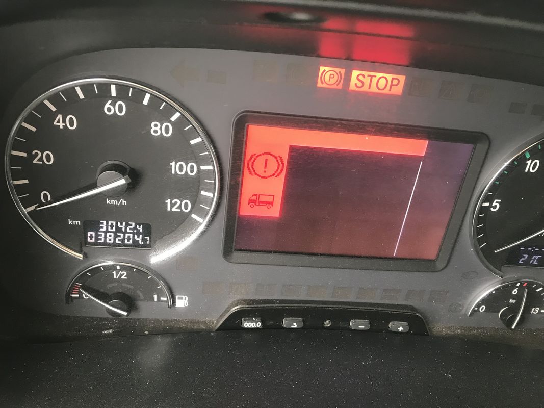 150M3 / H 52m कंक्रीट बूम ट्रक सेकेंड हैंड रीमैन्युफैक्चर्ड व्हाइट 300KW