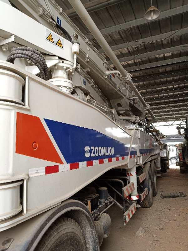 52m Actros 4141 चेसिस कंक्रीट बूम ट्रक, कंक्रीट निर्माण उपकरण 150M3 / H