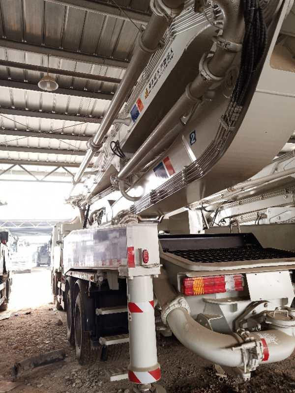 52m Actros 4141 चेसिस कंक्रीट बूम ट्रक, कंक्रीट निर्माण उपकरण 150M3 / H