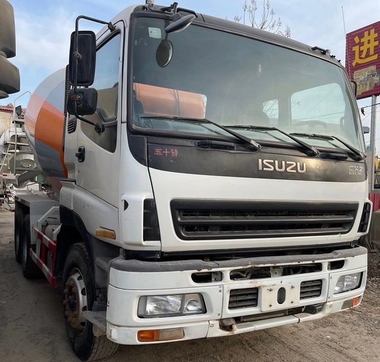 287KW 6M3 प्रयुक्त कंक्रीट मिक्सर ट्रक 6*4 ISUZU CXZ51K 3 अक्षों का नवीनीकरण
