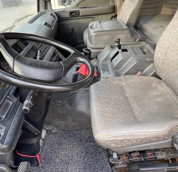 287KW 6M3 प्रयुक्त कंक्रीट मिक्सर ट्रक 6*4 ISUZU CXZ51K 3 अक्षों का नवीनीकरण