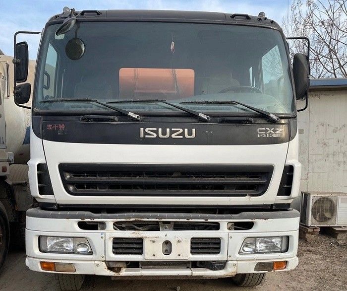 287KW 6M3 प्रयुक्त कंक्रीट मिक्सर ट्रक 6*4 ISUZU CXZ51K 3 अक्षों का नवीनीकरण