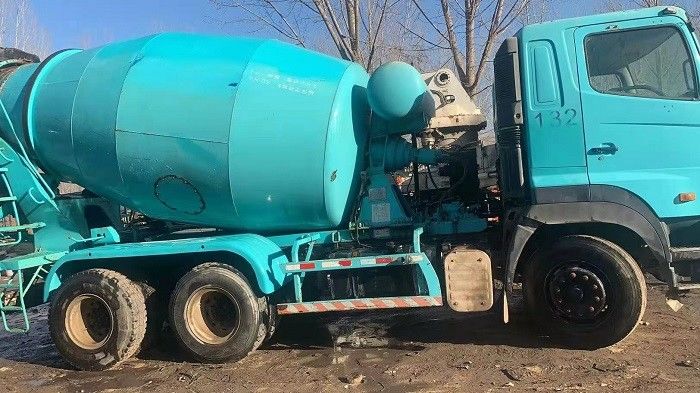 हिनो 700 चेसिस 10cbm कंक्रीट मिक्सिंग ट्रक, सीमेंट मिक्सर लॉरी सेकेंड हैंड