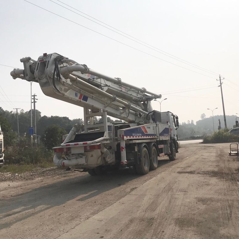 300KW 38m पंप प्रयुक्त सीमेंट ट्रक, स्थानांतरित करने के लिए प्रयुक्त कंक्रीट मशीन Actros 3341