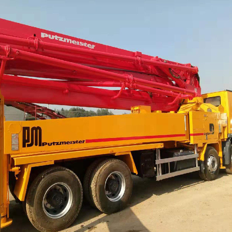 42 मीटर Putzmeister बेटन पंप प्रयुक्त ट्रक लाल रंग घुड़सवार