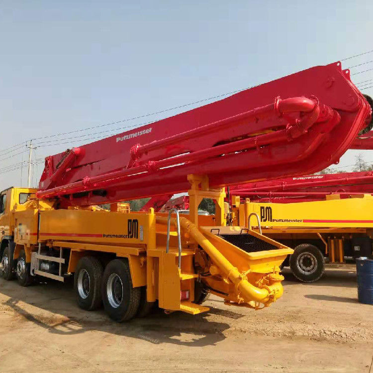 42 मीटर Putzmeister बेटन पंप प्रयुक्त ट्रक लाल रंग घुड़सवार