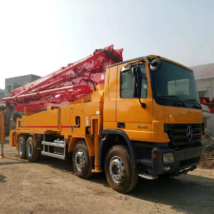 42 मीटर Putzmeister बेटन पंप प्रयुक्त ट्रक लाल रंग घुड़सवार