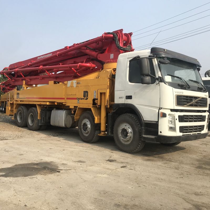 140m3/H डीजल इंजन प्रयुक्त ट्रक कंक्रीट पम्प , वोल्वो चेसिस के साथ 42m कंक्रीट पम्प