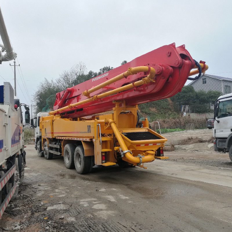 140m3/H डीजल इंजन प्रयुक्त ट्रक कंक्रीट पम्प , वोल्वो चेसिस के साथ 42m कंक्रीट पम्प