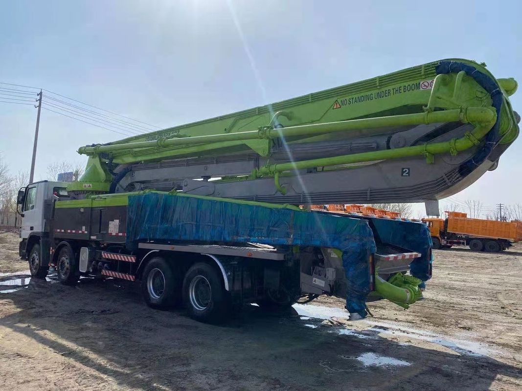 180CBM 52 मीटर कंक्रीट पम्प मर्सिडीज बेंज ट्रक हैवी ड्यूटी घुड़सवार