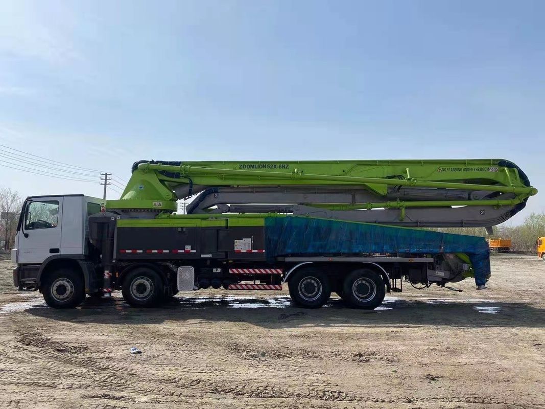 180CBM 52 मीटर कंक्रीट पम्प मर्सिडीज बेंज ट्रक हैवी ड्यूटी घुड़सवार