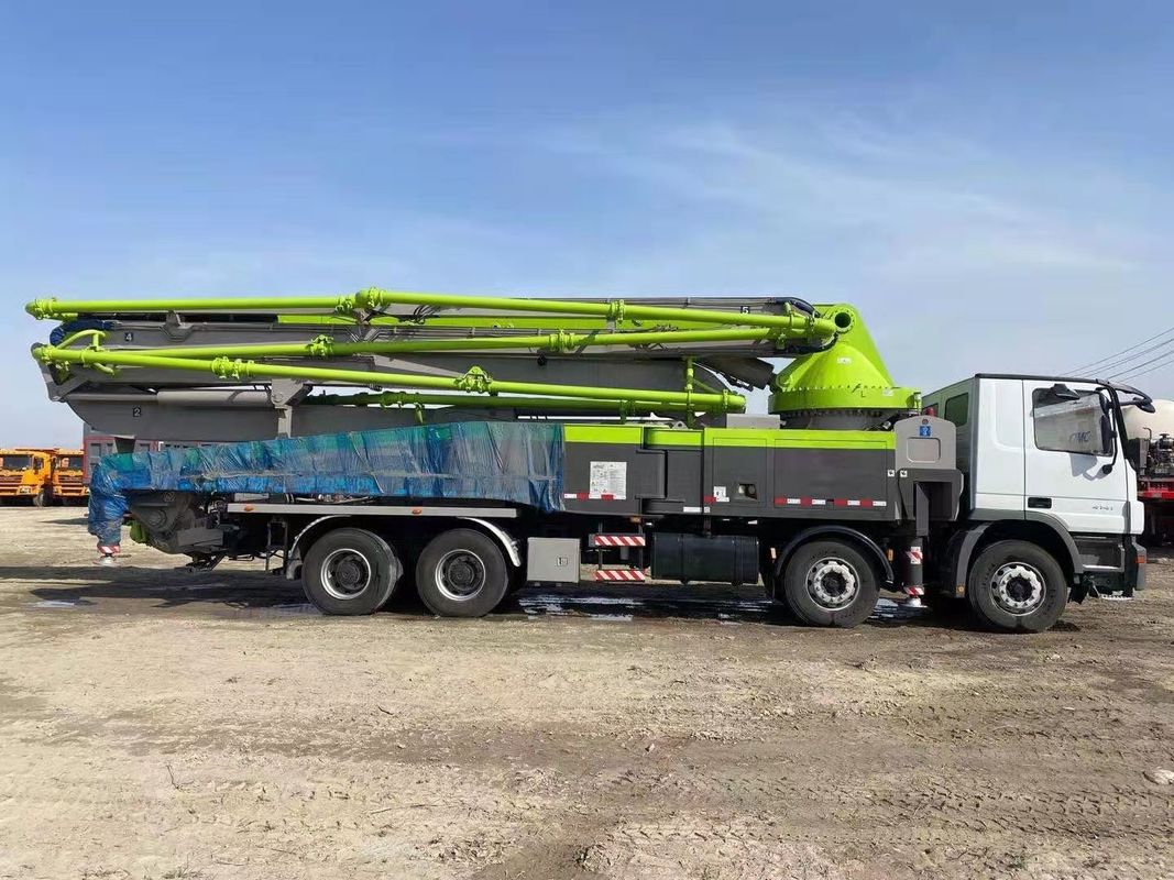 180CBM 52 मीटर कंक्रीट पम्प मर्सिडीज बेंज ट्रक हैवी ड्यूटी घुड़सवार