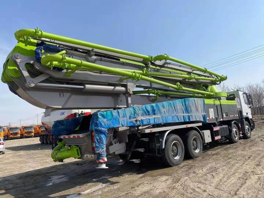 180CBM 52 मीटर कंक्रीट पम्प मर्सिडीज बेंज ट्रक हैवी ड्यूटी घुड़सवार