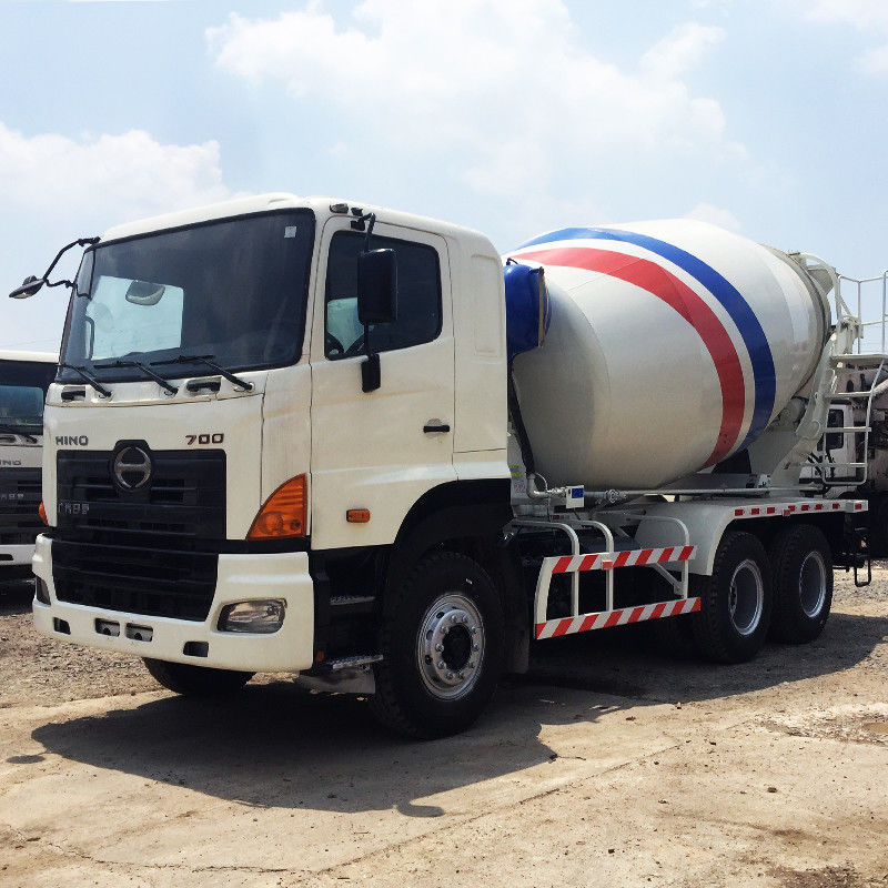 उच्च मानक 10CBM सेकेंड हैंड ट्रक मिक्सर, HINO 700 ट्रक का नवीनीकरण किया गया