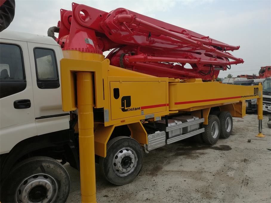 600L बैरल 42 मीटर प्रयुक्त सीमेंट ट्रक डीजल चालित उच्च विश्वसनीयता