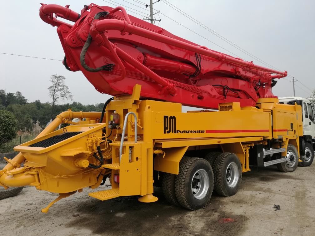 600L बैरल 42 मीटर प्रयुक्त सीमेंट ट्रक डीजल चालित उच्च विश्वसनीयता