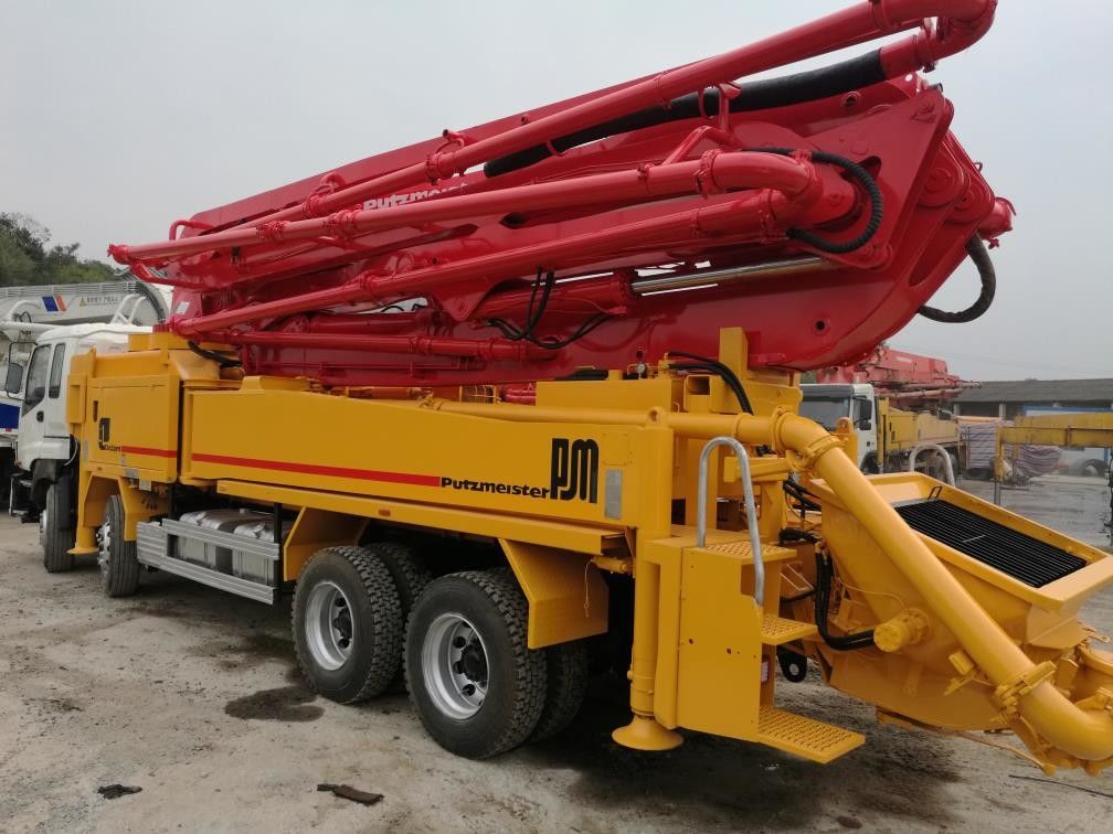 600L बैरल 42 मीटर प्रयुक्त सीमेंट ट्रक डीजल चालित उच्च विश्वसनीयता