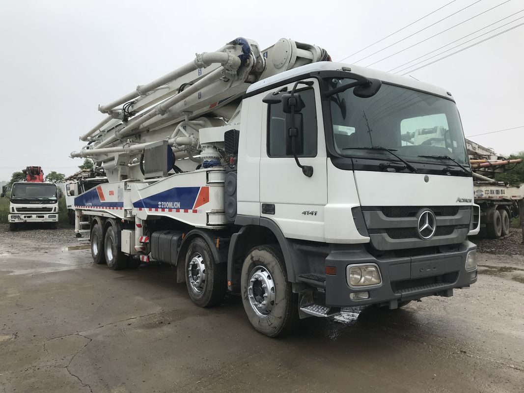 सफेद सुरक्षा फ्रेम 52 मीटर 150 एम 3 / एच कंक्रीट पंप टिकाऊ वाइड वर्क रेंज: