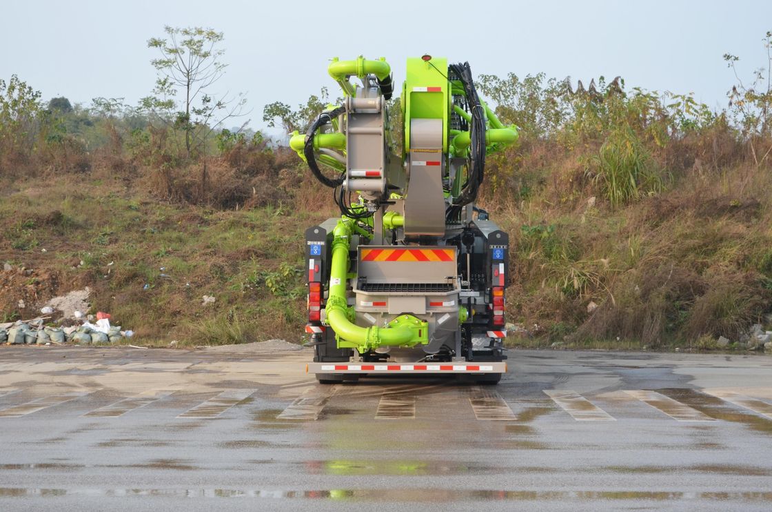 180CBM / H 66m नया कंक्रीट पंप ट्रक, दोहरी हाइड्रोलिक तेल टैंक के साथ 5 धुरा ट्रक