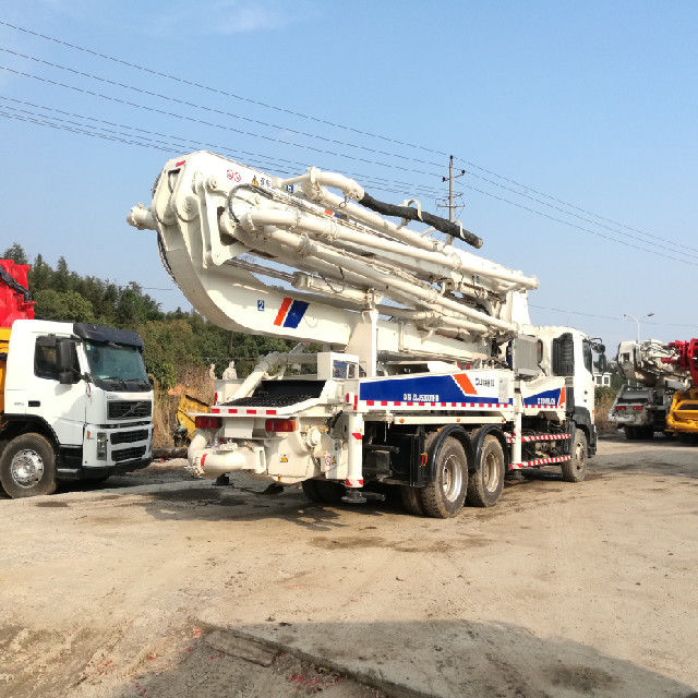 HINO 700 47m कंक्रीट बूम पंप ट्रक निर्माण के लिए 382KW घुड़सवार: